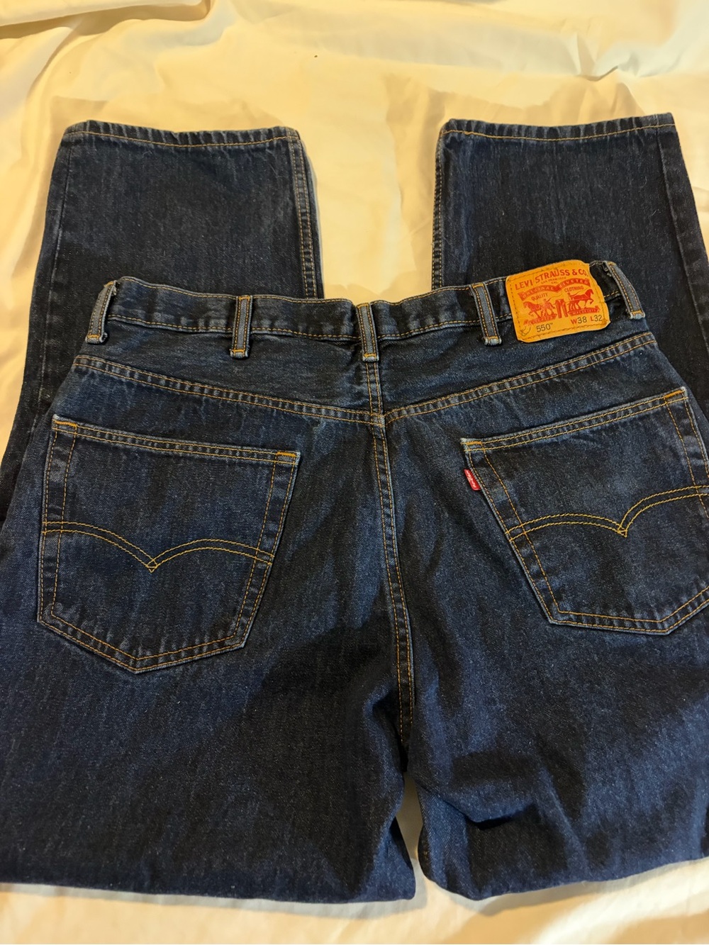 Levi's 550 Men's Dark wash Blue Straight-Leg Jeans 38 x 32 excellent condition!